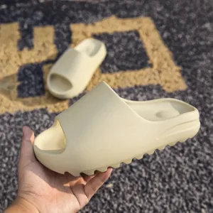 Men's Soft Thick Soled Summer Slippers EVA Fashion Slides Women's Yeezys Beach Sandals Comfortable Home Shoes for Men And Women